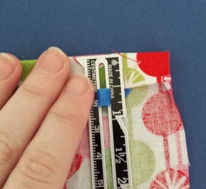 How to sew an easy Christmas pullstring pouch - Paroxa Designs